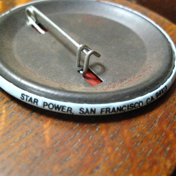 👽 E.T. the Extra-Terrestrial Vintage 1982 Lapel Pin - Picture 3 of 5